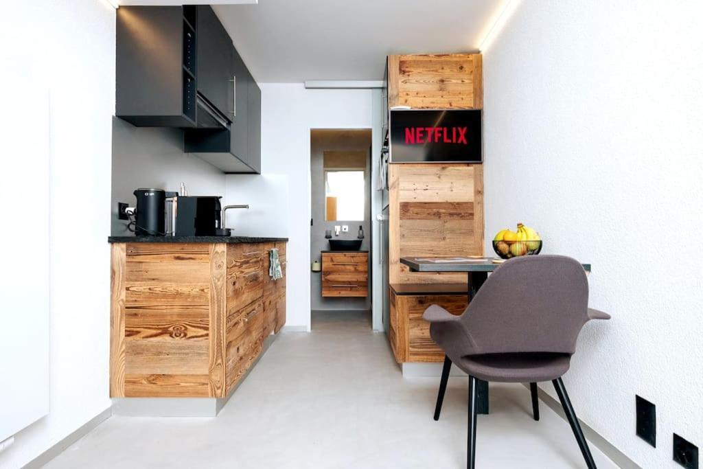 Small But Wow! Studio With Pool @ The Central Lake Кранс Монтана Екстериор снимка