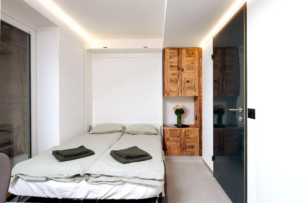 Small But Wow! Studio With Pool @ The Central Lake Кранс Монтана Екстериор снимка