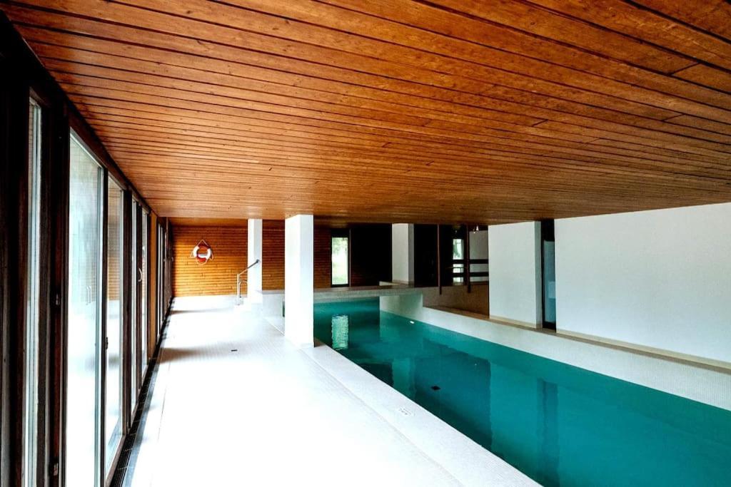 Small But Wow! Studio With Pool @ The Central Lake Кранс Монтана Екстериор снимка