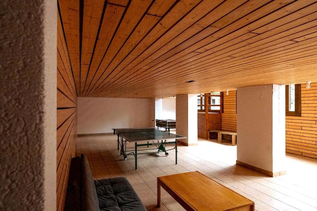 Small But Wow! Studio With Pool @ The Central Lake Кранс Монтана Екстериор снимка